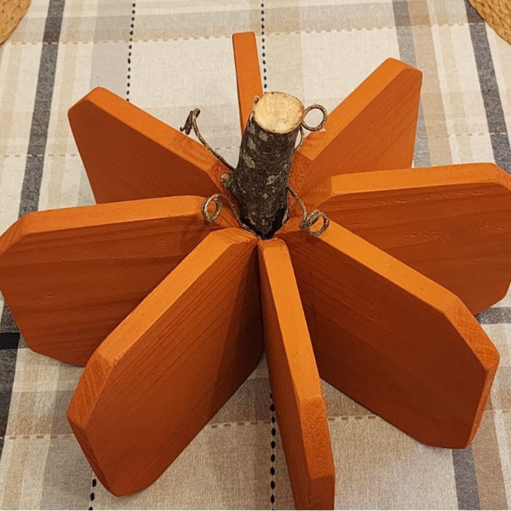 Rustic cedar pumpkins - Picture 2 of 5
